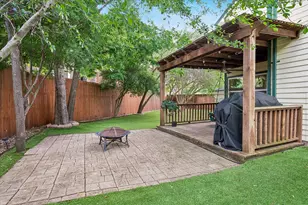 301 Stoneledge Dr, Irving, TX 75063 - Photo 20