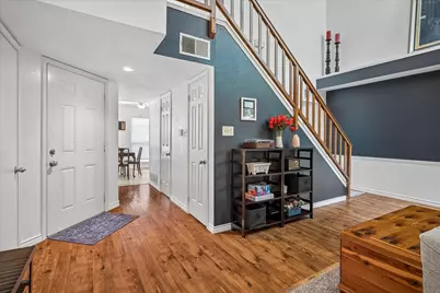 301 Stoneledge Drive, Irving, TX 75063 - Photo 2