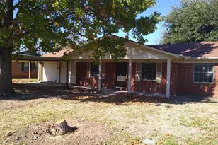 1401 21st St, Mineral Wells, TX 76067 - Photo 2