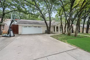 412 Twin Creek Dr, Hurst, TX 76053 - Photo 2