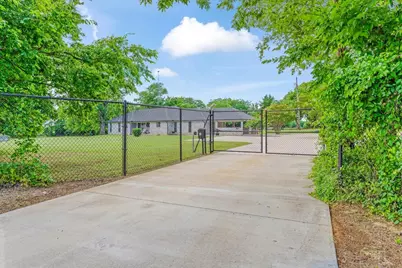 826 Georgetown Road, Pottsboro, TX 75076 - Photo 2