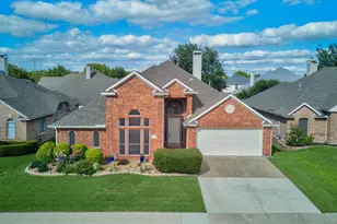 6303 Clear Pool Dr, Arlington, TX 76018 - Photo 2