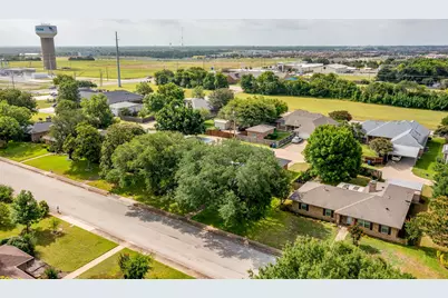 209 Hillcrest Drive, Midlothian, TX 76065 - Photo 2