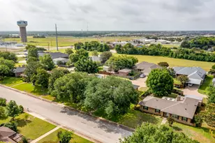 209 Hillcrest Dr, Midlothian, TX 76065 - Photo 2