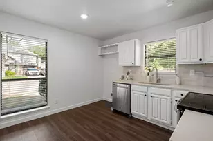 200 Saddle Rock Ct, Irving, TX 75063 - Photo 6