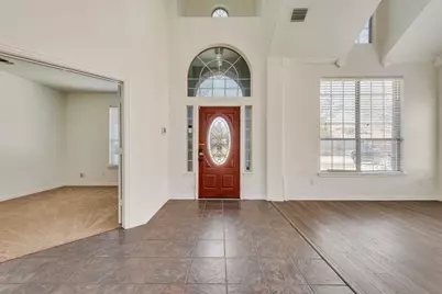 515 Suffolk Drive, Grand Prairie, TX 75052 - Photo 4