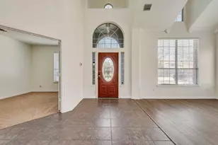 515 Suffolk Dr, Grand Prairie, TX 75052 - Photo 4