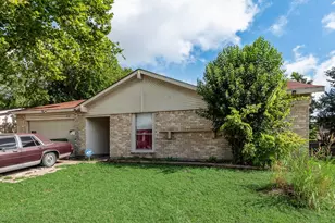 1717 Glenview Ln, Arlington, TX 76014 - Photo 2