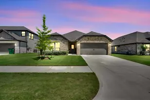 561 Baffin Bay Dr, Waxahachie, TX 75165 - Photo 2