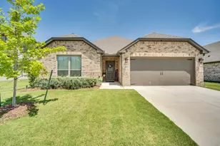 561 Baffin Bay Dr, Waxahachie, TX 75165 - Photo 2
