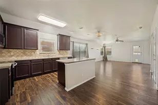 1339 4th St, Grand Prairie, TX 75051 - Photo 4