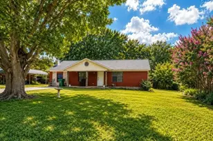 444 W Hobbs St, Boyd, TX 76023 - Photo 2