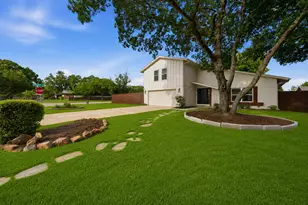 15746 Overmead Cir, Dallas, TX 75248 - Photo 2
