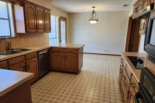 2001 Birchwood Ln, Grand Prairie, TX 75050 - Photo 6