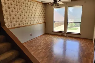 2001 Birchwood Ln, Grand Prairie, TX 75050 - Photo 4