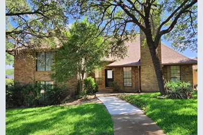 2001 Birchwood Lane, Grand Prairie, TX 75050 - Photo 2