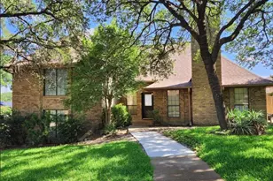 2001 Birchwood Ln, Grand Prairie, TX 75050 - Photo 2