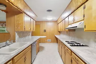1021 S Fairbanks Ave, Denison, TX 75020 - Photo 12