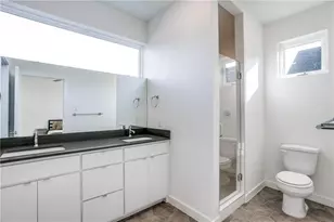 427 W 10th St, Dallas, TX 75208 - Photo 12