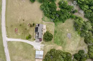 900 Hickey Ct, Granbury, TX 76049 - Photo 32