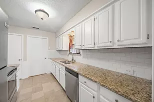 2029 Falcon Ridge Dr, Carrollton, TX 75010 - Photo 8