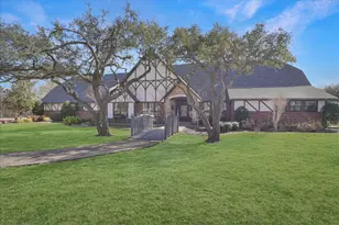 604 S Hampton Rd, Oak Leaf, TX 75154 - Photo 1