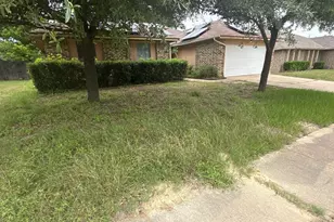 914 Larue Dr, Cedar Hill, TX 75104 - Photo 2