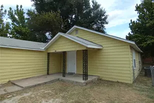 209 Hunt St, Clyde, TX 79510 - Photo 2