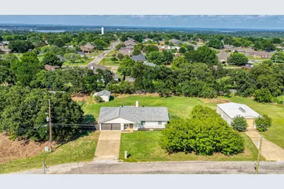 3905 Mountain Vista Drive, Granbury, TX 76048 - Photo 2