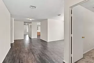 4880 Parkview Hills Ln, Fort Worth, TX 76179 - Photo 4
