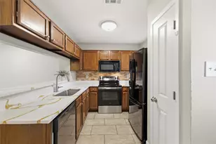 112 Churchill Ln, Euless, TX 76039 - Photo 4