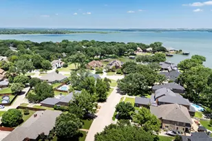 308 Leeward Cir, Azle, TX 76020 - Photo 36