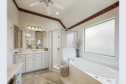 8115 Oak Hollow Drive, Arlington, TX 76001 - Photo 14