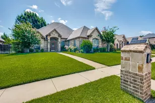 8115 Oak Hollow Dr, Arlington, TX 76001 - Photo 2