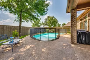 8115 Oak Hollow Dr, Arlington, TX 76001 - Photo 22