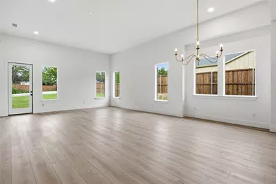 2622 Bainbridge Drive, Dallas, TX 75237 - Photo 2