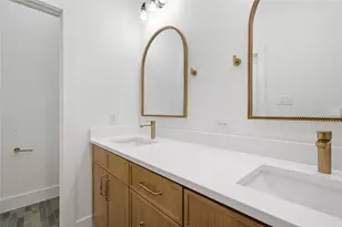 2622 Bainbridge Dr, Dallas, TX 75237 - Photo 12