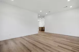 2626 Bainbridge Dr, Dallas, TX 75237 - Photo 14