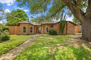 2008 Rochelle Ln, Carrollton, TX 75007 - Photo 2