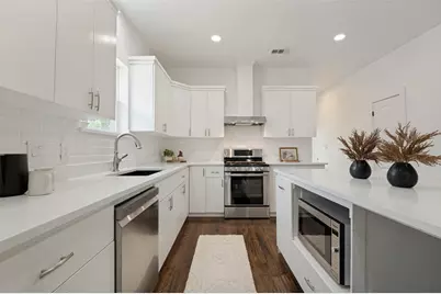 916 S Montreal Avenue, Dallas, TX 75208 - Photo 10