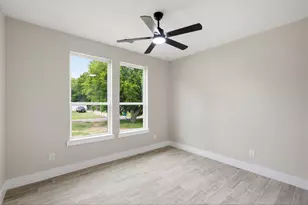 201 E Freeman St, Ennis, TX 75119 - Photo 16