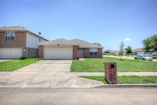 7000 Sylvan Meadows Dr, Fort Worth, TX 76120 - Photo 1