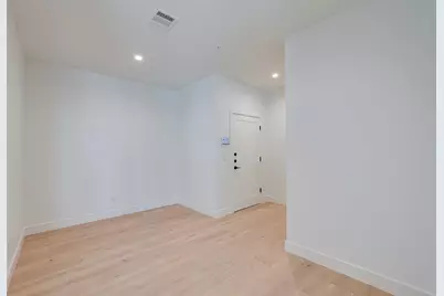 309 W Daggett Avenue #205, Fort Worth, TX 76104 - Photo 8