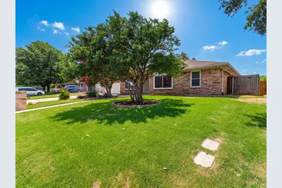 7304 Shady Hollow Lane, North Richland Hills, TX 76182 - Photo 4