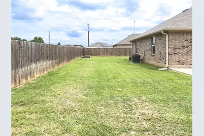 296 Summit Drive, Mineral Wells, TX 76067 - Photo 4