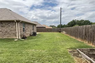296 Summit Dr, Mineral Wells, TX 76067 - Photo 4