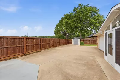 1900 Glenbrook Court, Bedford, TX 76021 - Photo 34