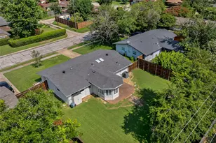 13536 Castleton Dr, Farmers Branch, TX 75234 - Photo 4