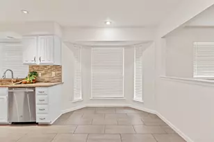 2600 Summertree Dr, Carrollton, TX 75006 - Photo 10
