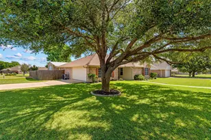205 Onyx Dr, Hewitt, TX 76643 - Photo 4